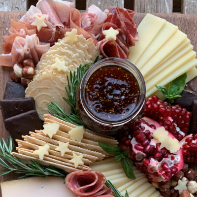 20 Comte Holiday Cheeseboard N Chill CU Sm