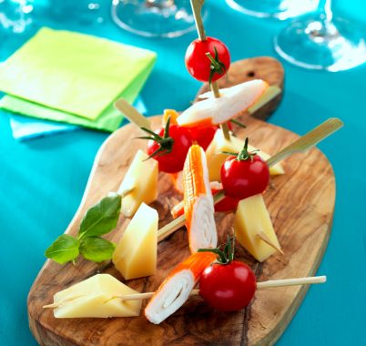 Piques De Surimi Au Comte Concombre Et Cerises Cigc Image Et Associes Sm